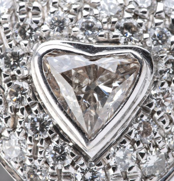 Orecchini pendenti con motivo a cuore in diamanti  - Asta Gioielli e Argenti Moderni e Contemporanei - Associazione Nazionale - Case d'Asta italiane