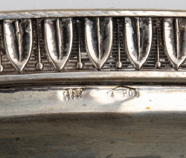 Coppia di vassoi in argento - Italia XX secolo, argentiere Luigi Calegaro  - Asta Gioielli e Argenti Moderni e Contemporanei - Associazione Nazionale - Case d'Asta italiane