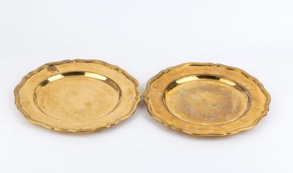 Coppia di piatti in argento dorato - Italia, XX secolo  - Asta Gioielli e Argenti Moderni e Contemporanei - Associazione Nazionale - Case d'Asta italiane