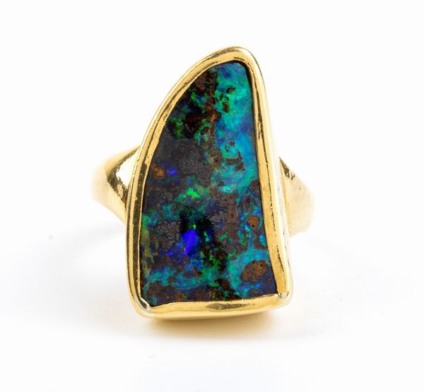 Anello in oro con opale nero  - Asta Gioielli e Argenti Moderni e Contemporanei - Associazione Nazionale - Case d'Asta italiane