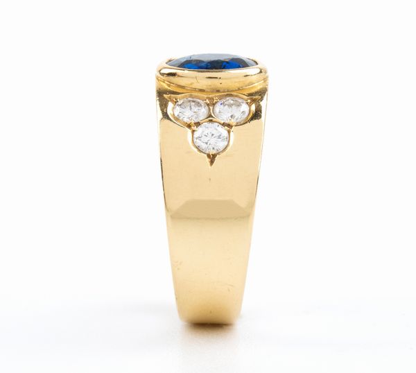 Anello a facia in oro con zaffiro e diamanti  - Asta Gioielli e Argenti Moderni e Contemporanei - Associazione Nazionale - Case d'Asta italiane