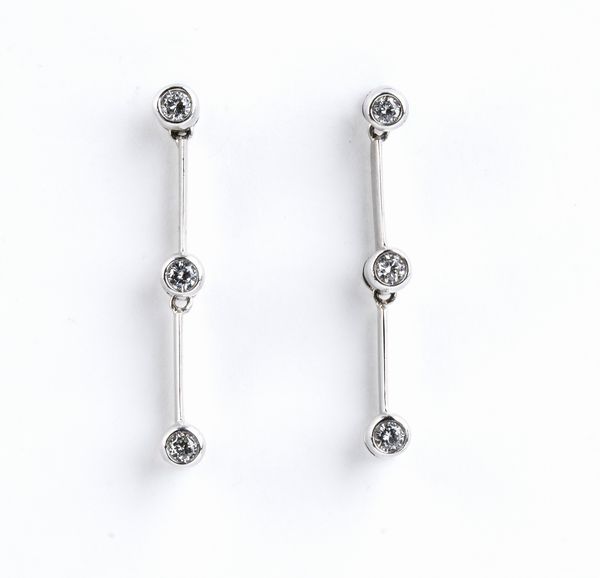 Orecchini pendenti in oro con diamanti  - Asta Gioielli e Argenti Moderni e Contemporanei - Associazione Nazionale - Case d'Asta italiane