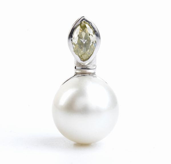 Pendente in oro con perla e diamante  - Asta Gioielli e Argenti Moderni e Contemporanei - Associazione Nazionale - Case d'Asta italiane