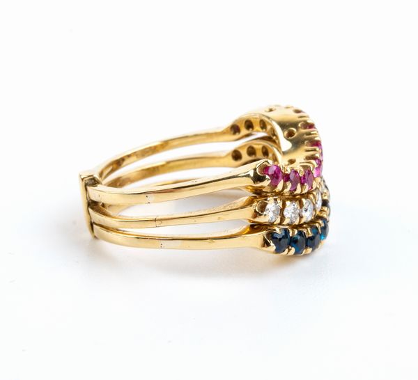 Tre anelli in oro con rubini, zaffiri e diamanti  - Asta Gioielli e Argenti Moderni e Contemporanei - Associazione Nazionale - Case d'Asta italiane