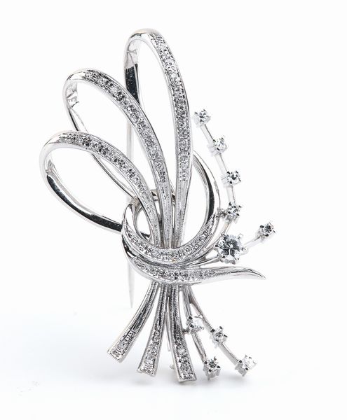Spilla a motivo di nastri e steli in oro con diamanti  - Asta Gioielli e Argenti Moderni e Contemporanei - Associazione Nazionale - Case d'Asta italiane