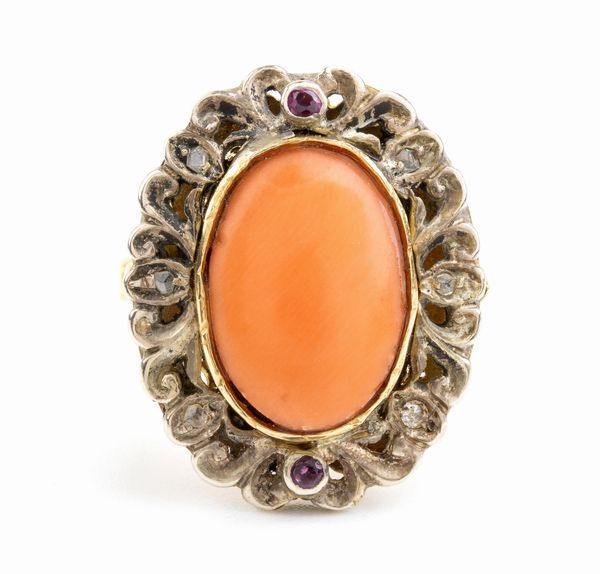 Anello in oro e argento con corallo Mediterraneo  - Asta Gioielli e Argenti Moderni e Contemporanei - Associazione Nazionale - Case d'Asta italiane