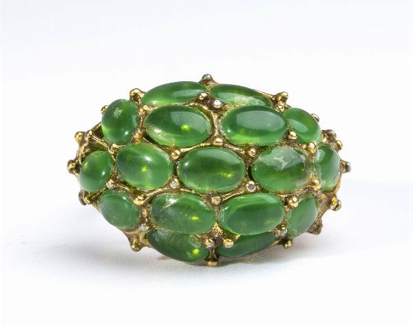 Anello in oro con crisoprasi  - Asta Gioielli e Argenti Moderni e Contemporanei - Associazione Nazionale - Case d'Asta italiane