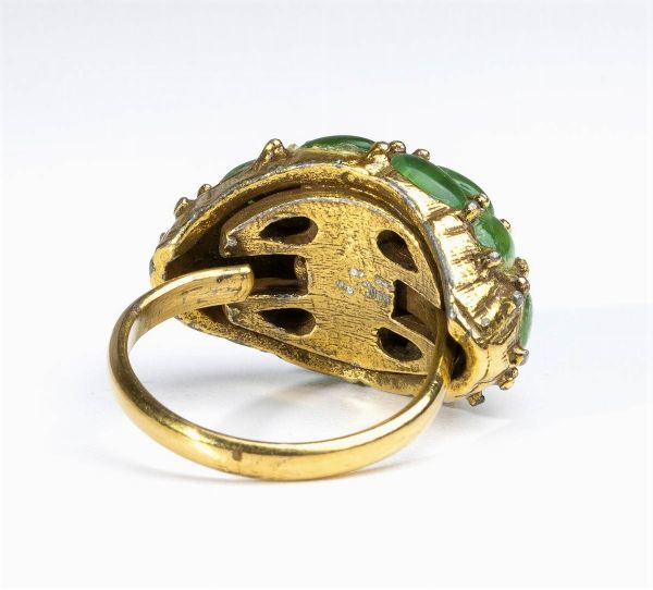 Anello in oro con crisoprasi  - Asta Gioielli e Argenti Moderni e Contemporanei - Associazione Nazionale - Case d'Asta italiane