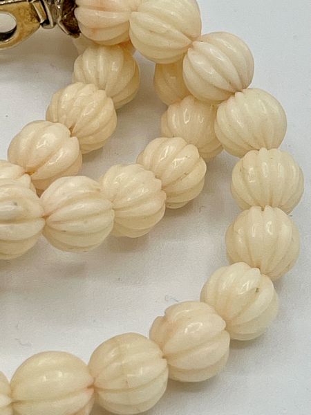 Girocollo con corallo ed oro  - Asta Gioielli e Argenti Moderni e Contemporanei - Associazione Nazionale - Case d'Asta italiane