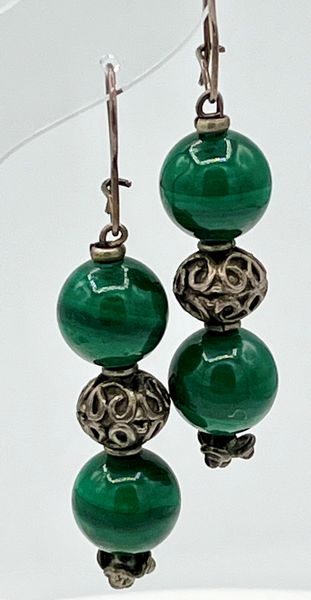 Demi parure composta da una collana ed un paio di orecchini con con malachite ed argento  - Asta Gioielli e Argenti Moderni e Contemporanei - Associazione Nazionale - Case d'Asta italiane
