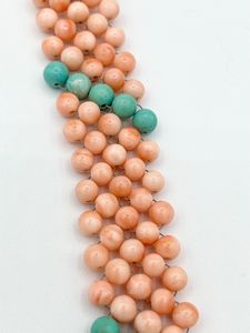 Bracciale a maglia tessita con corallo rosa, turchese ed argento  - Asta Gioielli e Argenti Moderni e Contemporanei - Associazione Nazionale - Case d'Asta italiane
