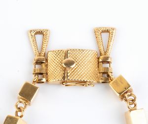 Girocollo con motivo a frangia in oro  - Asta Gioielli e Argenti Moderni e Contemporanei - Associazione Nazionale - Case d'Asta italiane