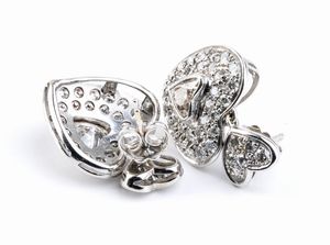 Orecchini pendenti con motivo a cuore in diamanti  - Asta Gioielli e Argenti Moderni e Contemporanei - Associazione Nazionale - Case d'Asta italiane