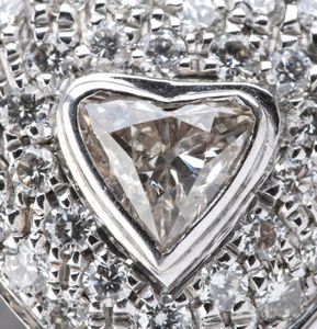 Orecchini pendenti con motivo a cuore in diamanti  - Asta Gioielli e Argenti Moderni e Contemporanei - Associazione Nazionale - Case d'Asta italiane