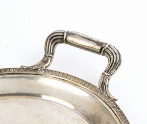 Coppia di vassoi in argento - Italia XX secolo, argentiere Luigi Calegaro  - Asta Gioielli e Argenti Moderni e Contemporanei - Associazione Nazionale - Case d'Asta italiane
