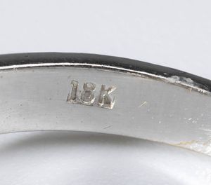 Anello trilogy con diamanti ovali  - Asta Gioielli e Argenti Moderni e Contemporanei - Associazione Nazionale - Case d'Asta italiane