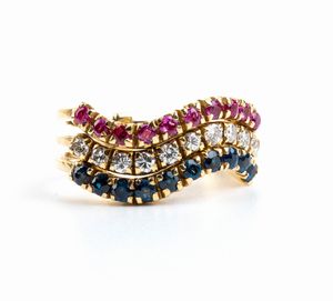 Tre anelli in oro con rubini, zaffiri e diamanti  - Asta Gioielli e Argenti Moderni e Contemporanei - Associazione Nazionale - Case d'Asta italiane