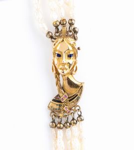 Girocollo a 5 fili di perle di fiume con fermezza in oro giallo  - Asta Gioielli e Argenti Moderni e Contemporanei - Associazione Nazionale - Case d'Asta italiane