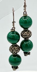 Demi parure composta da una collana ed un paio di orecchini con con malachite ed argento  - Asta Gioielli e Argenti Moderni e Contemporanei - Associazione Nazionale - Case d'Asta italiane