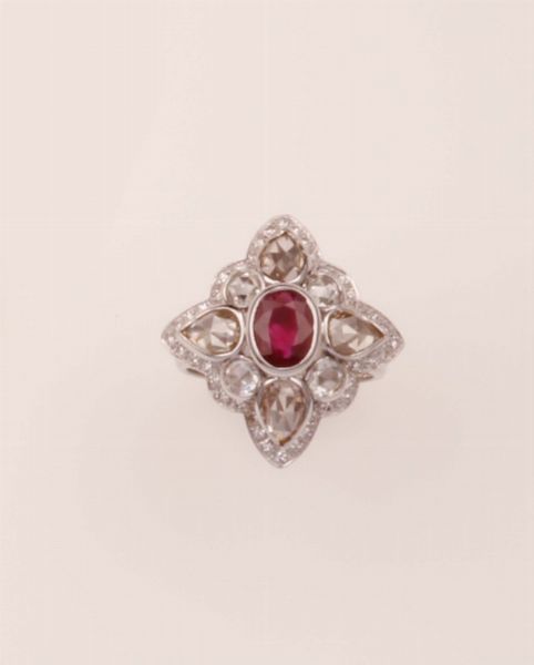 Anello con rubino centrale e diamanti taglio rosa d'Olanda  - Asta Fine Jewels - Associazione Nazionale - Case d'Asta italiane