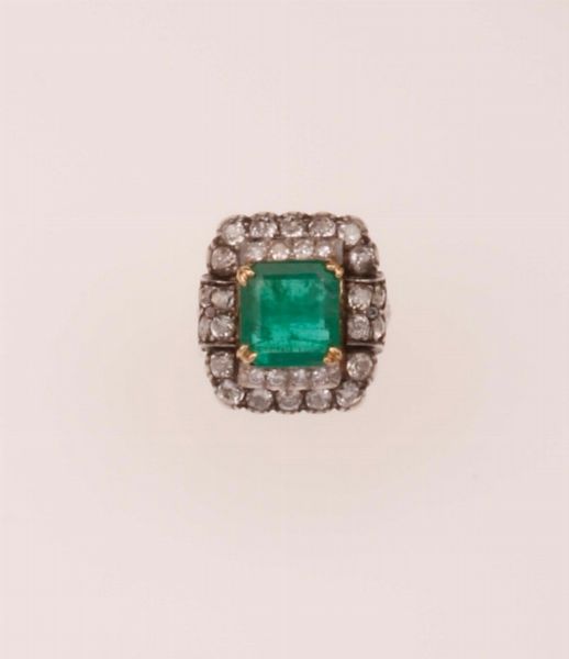 Anello con smeraldo Brasile di ct 3,40 circa, diamanti di vecchio taglio a contorno  - Asta Fine Jewels - Associazione Nazionale - Case d'Asta italiane