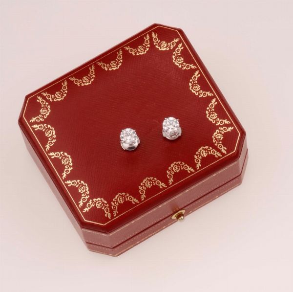 Cartier. Orecchini con diamanti taglio brillante di ct 1,21 e 1,22, colore  - Asta Fine Jewels - Associazione Nazionale - Case d'Asta italiane