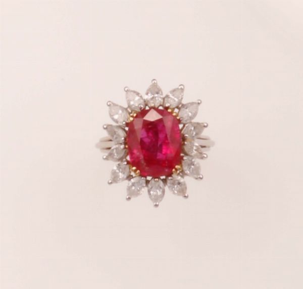 Anello con rubino Burma di ct 5,37 circa e diamanti a contorno  - Asta Fine Jewels - Associazione Nazionale - Case d'Asta italiane