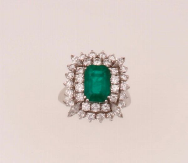 Anello con smeraldo Colombia per ct 2,90 e diamanti a contorno  - Asta Fine Jewels - Associazione Nazionale - Case d'Asta italiane