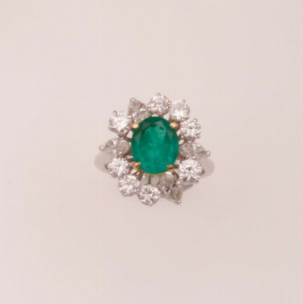 Anello con smeraldo di ct 2,55 e diamanti a contorno per ct 2,82  - Asta Fine Jewels - Associazione Nazionale - Case d'Asta italiane
