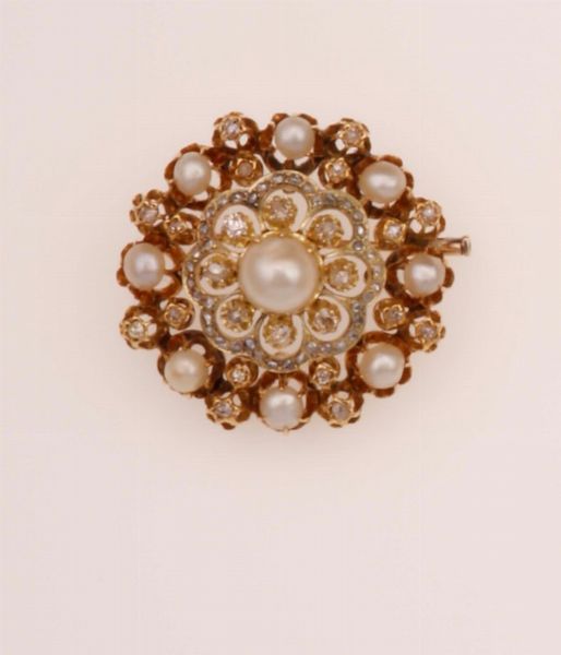 Spilla/pendente con perle perle naturali e diamanti  - Asta Fine Jewels - Associazione Nazionale - Case d'Asta italiane