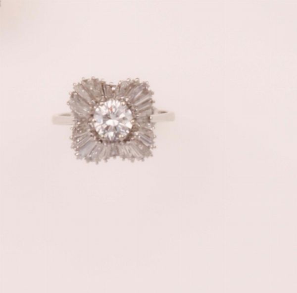 Anello con diamante centrale di ct 0,82 e diamanti taglio tepper  - Asta Fine Jewels - Associazione Nazionale - Case d'Asta italiane