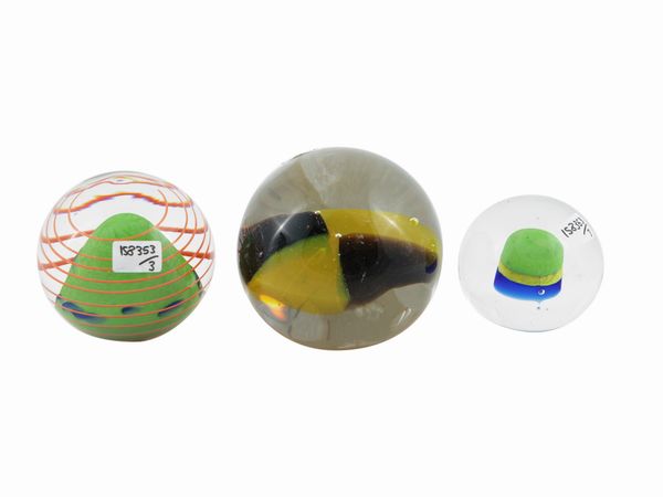 Tre press papiers Barovier & Toso della serie B.A.G.  - Asta Colori e Forme. Una collezione Barovier&Toso - Associazione Nazionale - Case d'Asta italiane