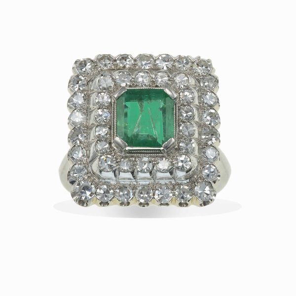 Anello con smeraldo di ct 1.10 circa e diamanti taglio huit-huit a contorno  - Asta Gioielli - Associazione Nazionale - Case d'Asta italiane