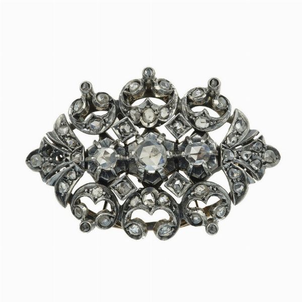 Spilla (ex fermezza) con diamanti taglio a rosa  - Asta Gioielli - Associazione Nazionale - Case d'Asta italiane