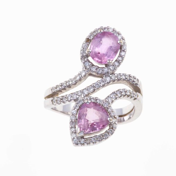 Anello contrari con corindoni rosa e piccoli diamanti  - Asta Gioielli - Associazione Nazionale - Case d'Asta italiane