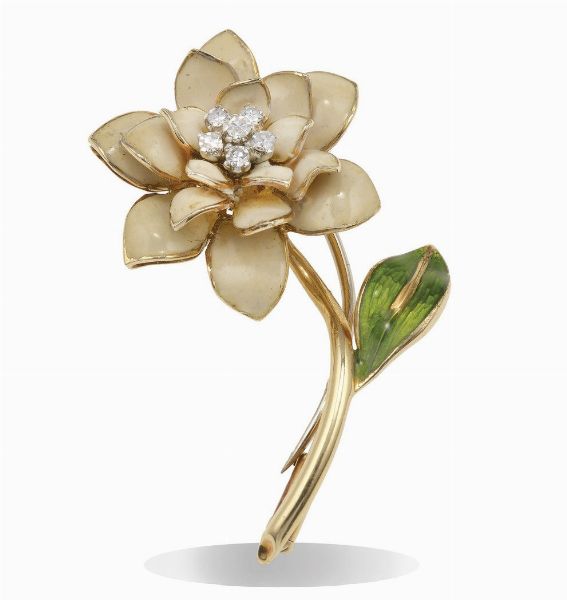 Spilla fiore con smalti policromi e piccoli diamanti  - Asta Gioielli - Associazione Nazionale - Case d'Asta italiane