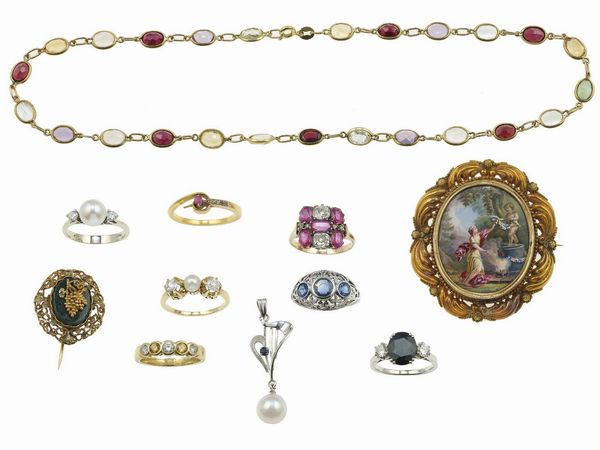 Lotto composto da sette anelli, un pendente, una collana e due spille  - Asta Gioielli - Associazione Nazionale - Case d'Asta italiane
