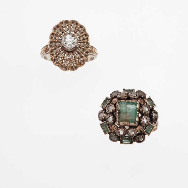 Anello con diamante di vecchio taglio di ct 0.50 circa e anello con smeraldi  - Asta Gioielli - Associazione Nazionale - Case d'Asta italiane