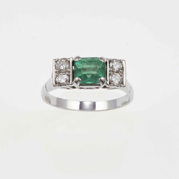 Anello con piccolo smeraldo e diamanti  - Asta Gioielli - Associazione Nazionale - Case d'Asta italiane