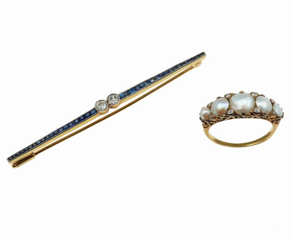 Lotto composto da un anello con perle ed una spilla con zaffiri e diamanti  - Asta Gioielli - Associazione Nazionale - Case d'Asta italiane
