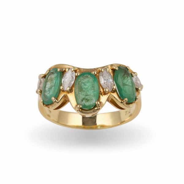 Anello con smeraldi taglio ovale e diamanti taglio a marquise  - Asta Gioielli - Associazione Nazionale - Case d'Asta italiane