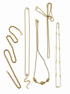 Lotto composto da 15 anelli, 6 collane, 2 spille, 1 paio di orecchini, 7 pendenti e 4 bracciali  - Asta Gioielli - Associazione Nazionale - Case d'Asta italiane