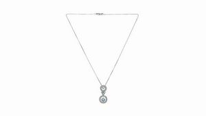CATENA CON CIONDOLO - Peso gr 6 5 in oro bianco con due elementi a forma di cerchio in diamanti taglio brillante per totali ct 0 41ca  [..]