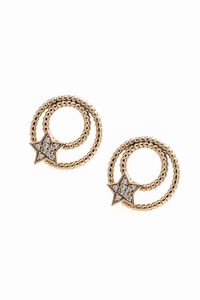 COPPIA DI ORECCHINI - Peso gr 3 8 in oro bianco e rosa  a forma di cerchio lavorato a corda  con piccole stelline in diamanti taglio  [..]