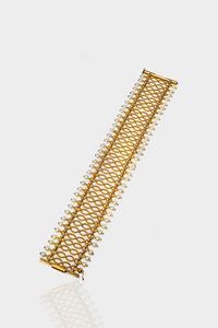 BRACCIALE - Peso gr 68 9 Lunghezza cm 18 in oro giallo  anni '40  parte centrale lavorata a corda intrecciata e profili definiti  [..]