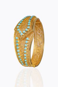 BRACCIALE - Peso gr 48 6 Diam. interno cm 6x5 2 rigido  in oro giallo  anni '60  lavorato a filigrana; al centro intreccio  [..]