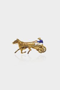 SPILLA - Peso gr 13 1 Cm 2x4 in oro giallo a forma di cavallo guidato da carretto con fantino  in smalto policromo