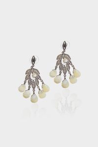 YVONE CHRISTA - Peso gr 15 1 Coppia di orecchini pendenti in argento 925/1000  firmato Yvone Christa  con foglie lavorate in filigrana  [..]