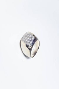 ANELLO - Peso gr 9 9 Misura 12 (52) in oro bianco  sommit romboidale con pav di diamanti taglio brillante per totali  [..]