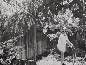 SHERMAN CINDY (n. 1954) - CINDY SHERMAN #43 (1979-1989)